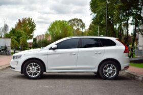 
									VOLVO XC60 T6 KINETIC AWD completo								